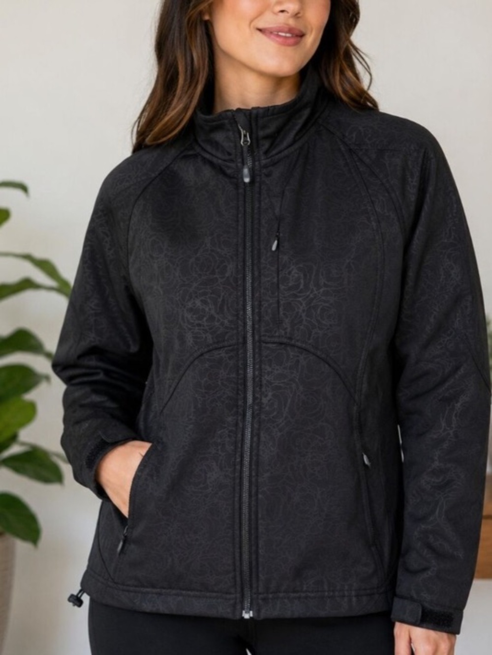Double Diamond Black Streamlined Athletic Jacket with Rose Pattern, sz S. New!